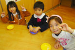 プリンス英米学院　西新潟校　キッズクラス　お菓子とお茶で休憩です